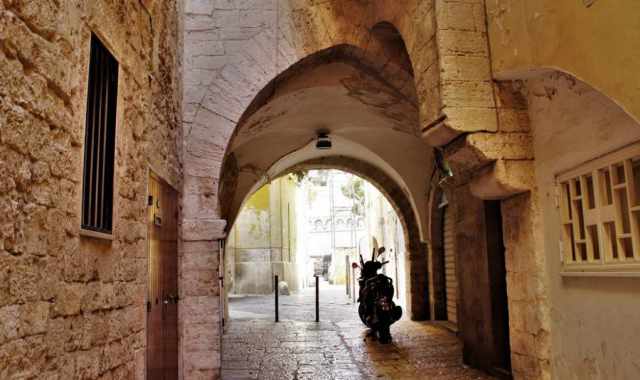 Magia nera e riti malefici: quando le streghe di Bari si riunivano sotto "l'arco de la Mascire"